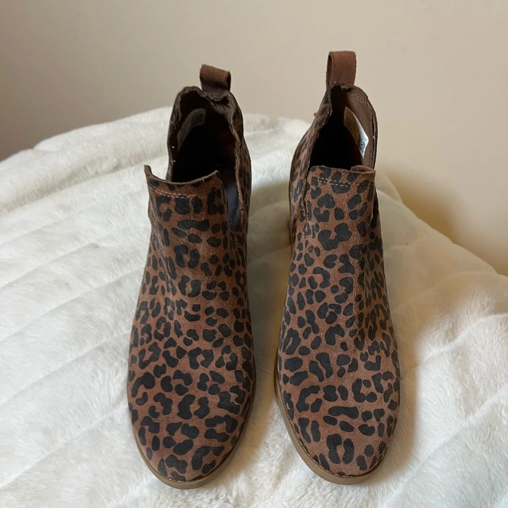 Toms Women’s 7 Kelsey Pull On Wedge Bootie Brown Black Leopard Print Work Fall